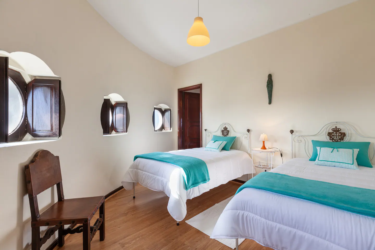 Twin bedroom with turquoise bedding